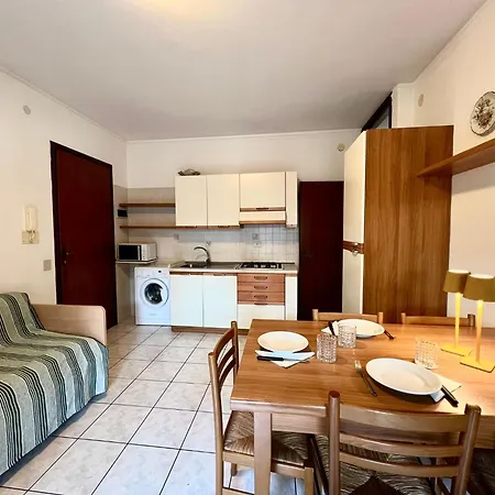 Lignano Pineta Flat With Balcony Апартаменты Линьяно-Саббьядоро