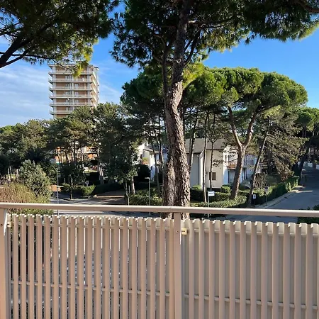アパート Lignano Pineta Flat With Balcony リニャーノ・サッビアドーロ