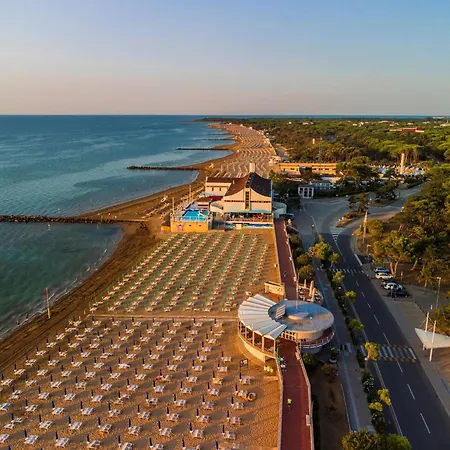 Lignano Pineta Flat With Balcony * リニャーノ・サッビアドーロ